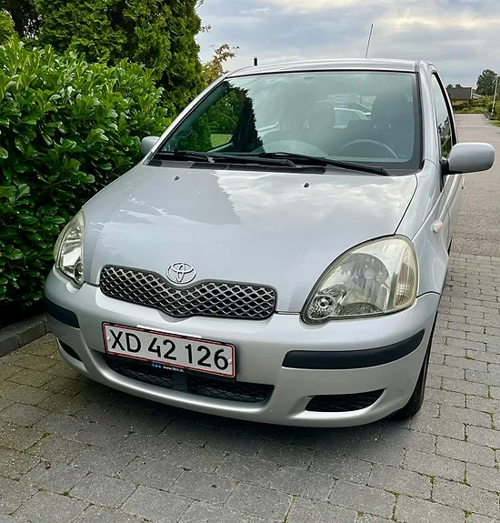 Toyota Yaris 2004 photo 2