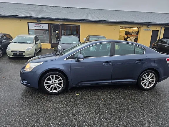 Toyota Avensis 2010 photo 3