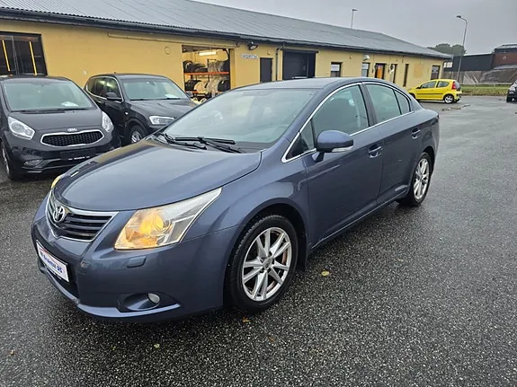 Toyota Avensis 2010 photo 2