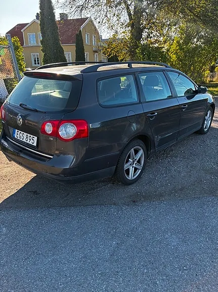 Volkswagen Passat 2009 photo 2