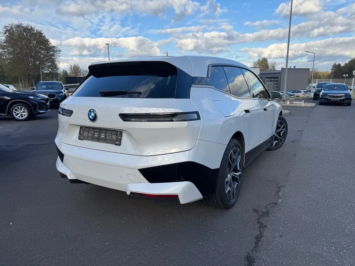 BMW Ix 2022 photo 2