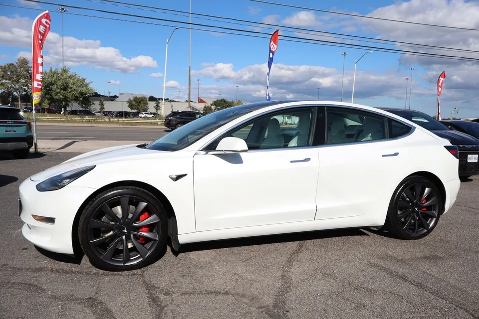 Tesla Model 3 2020 photo 3
