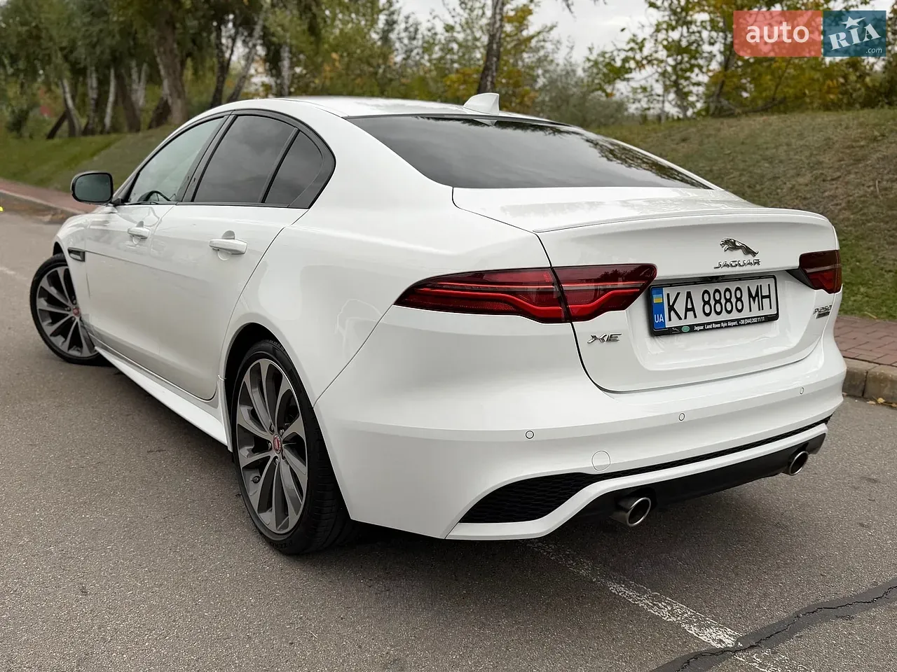 Jaguar Xe 2020 photo 4