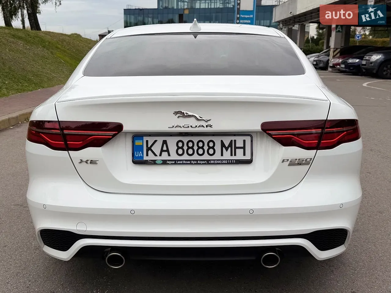 Jaguar Xe 2020 photo 5