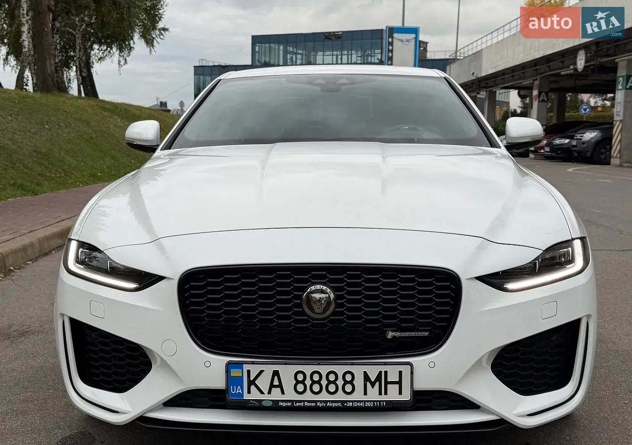 Jaguar Xe 2020 photo 2