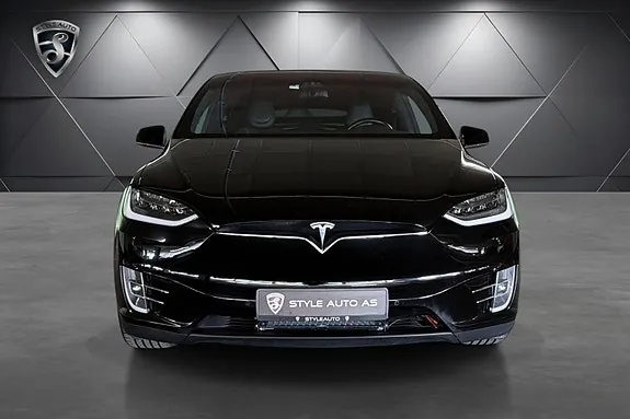 Tesla Model X 2018 photo 2