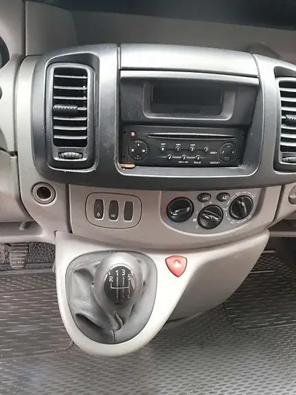 Nissan Primastar 2010 photo 4