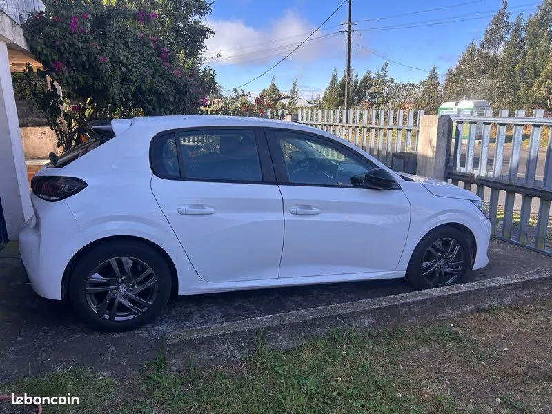 Peugeot 208 2022 photo 2