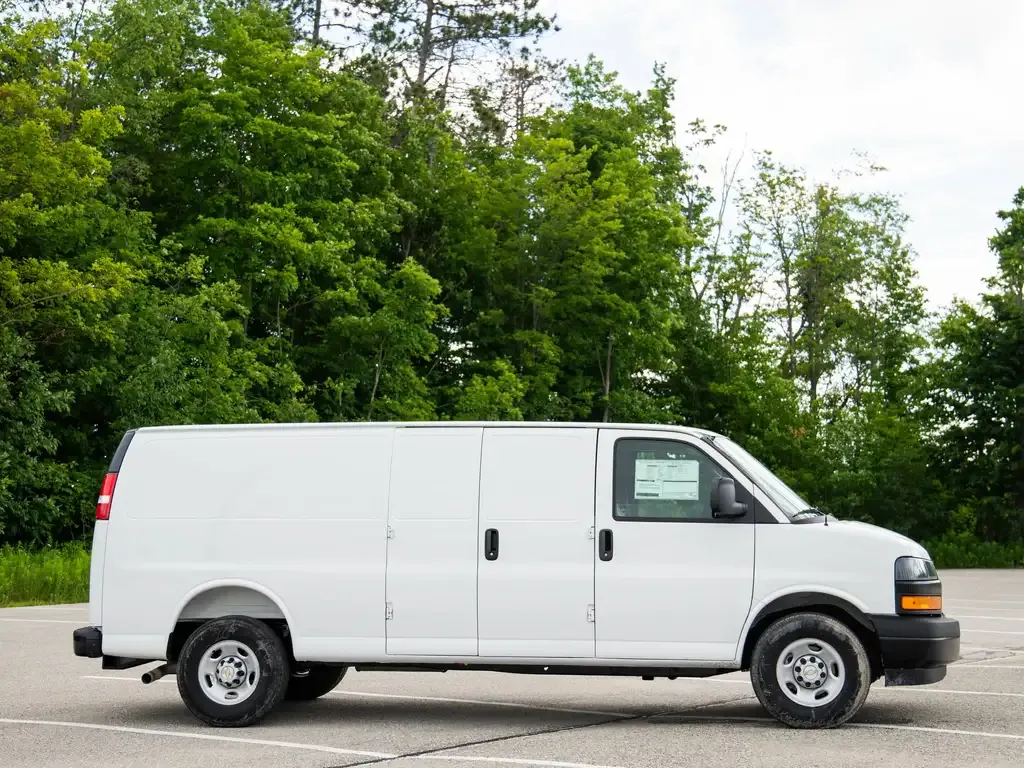 Chevrolet Express 2500 2026 photo 5