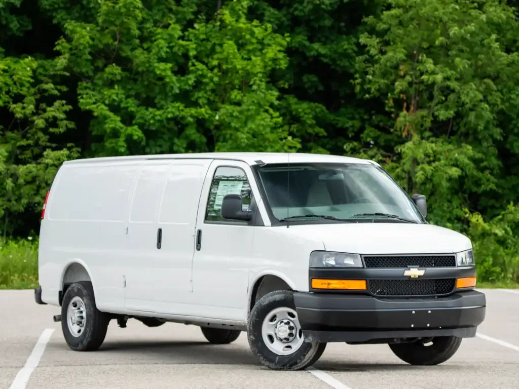 Chevrolet Express 2500 2026 photo 2