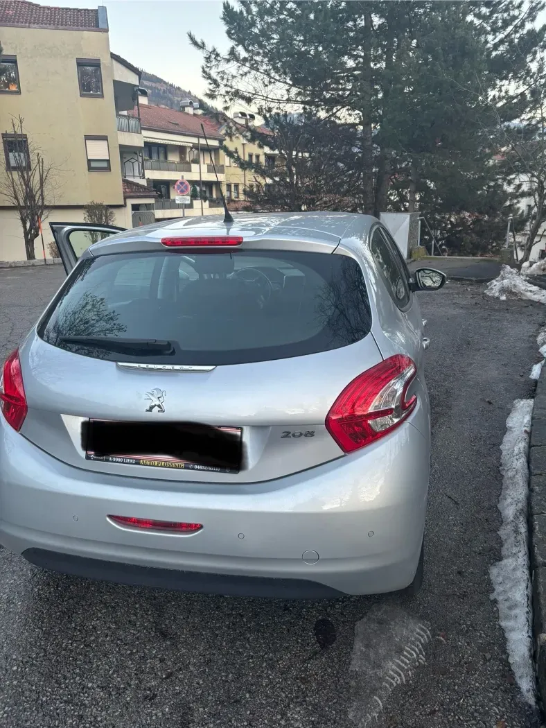 Peugeot 208 2012 photo 3