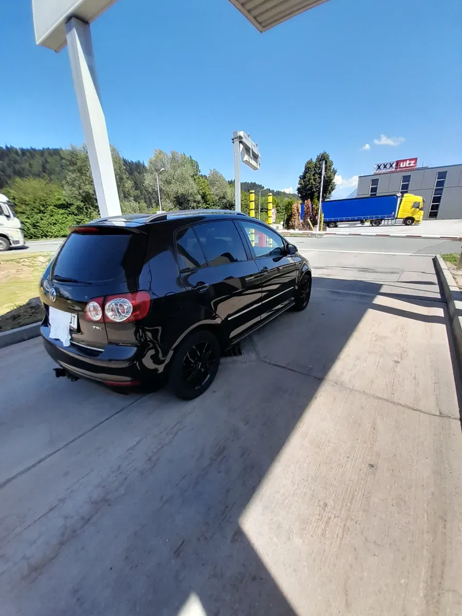 Volkswagen Golf 2010 photo 3