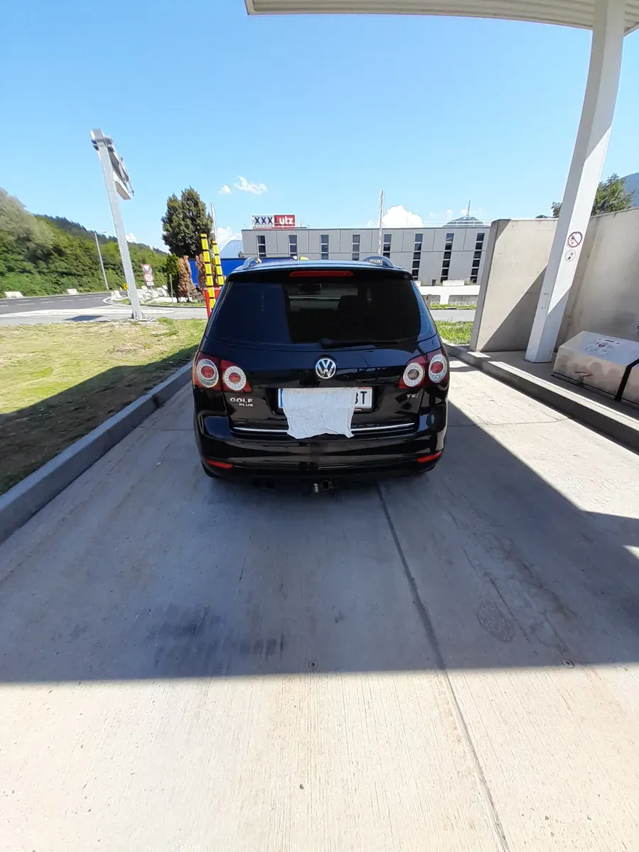 Volkswagen Golf 2010 photo 2