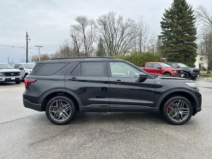 Ford Explorer 2026 photo 4
