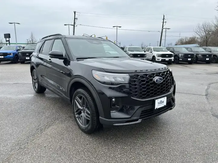 Ford Explorer 2026 photo 3