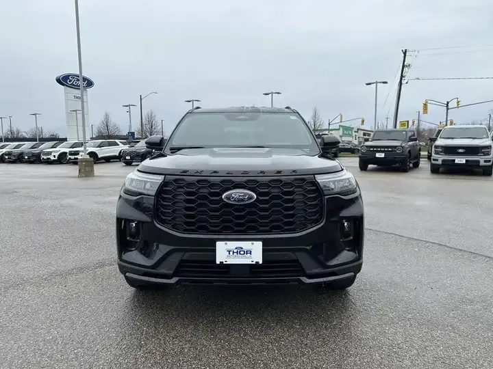 Ford Explorer 2026 photo 2