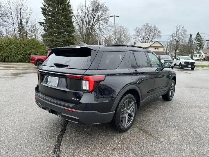 Ford Explorer 2026 photo 5