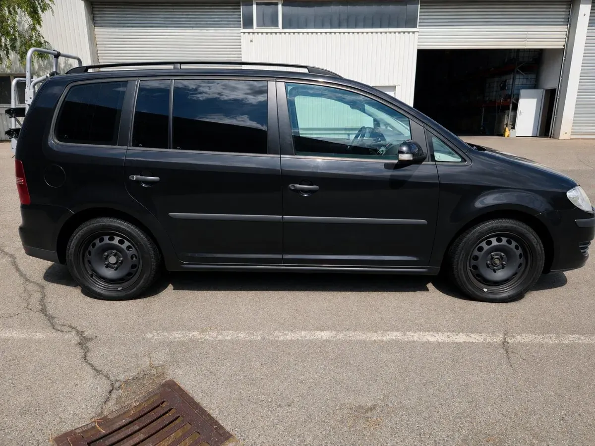 Volkswagen Touran 2007 photo 2