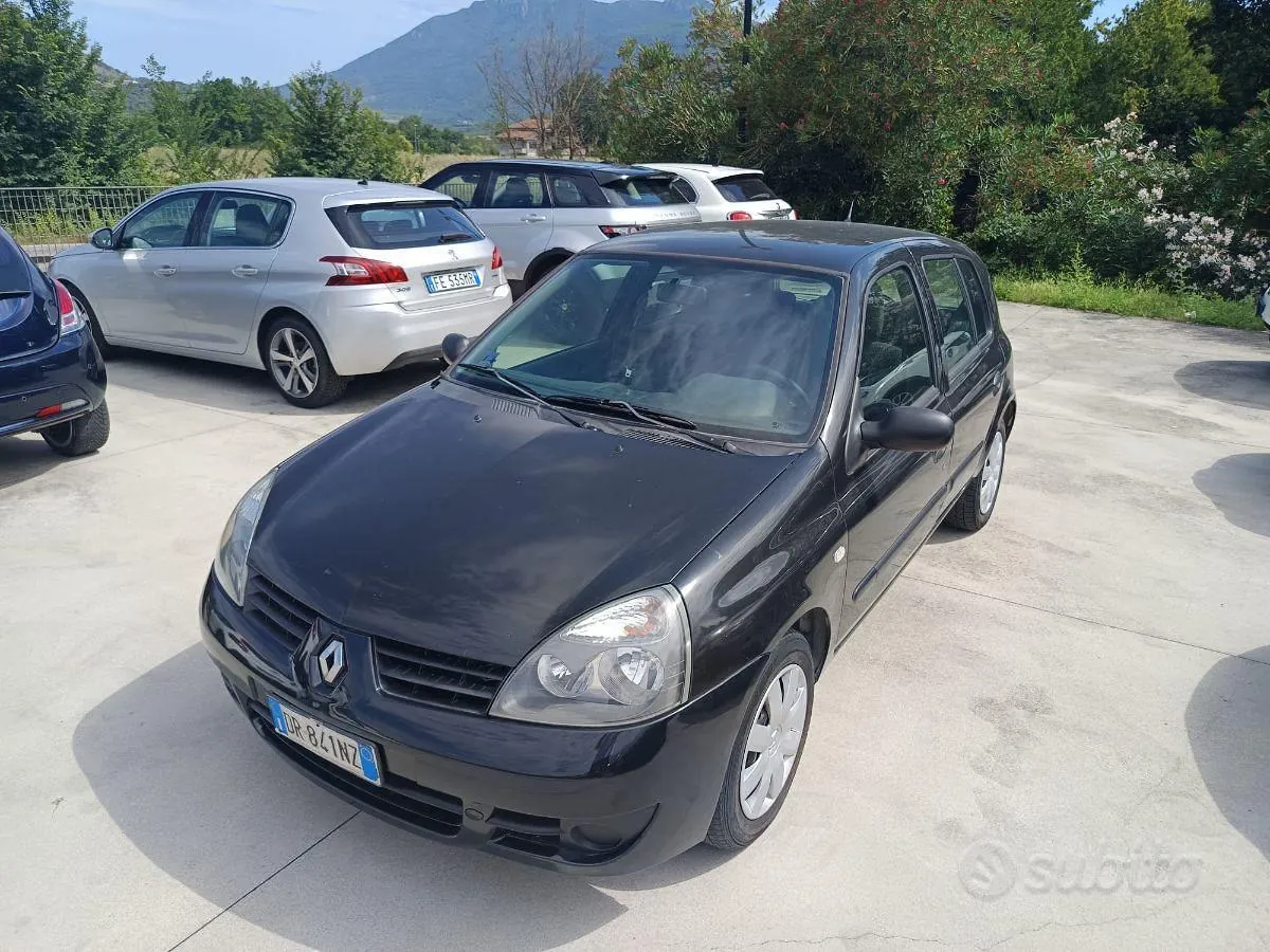 Renault Clio 2008 photo 2