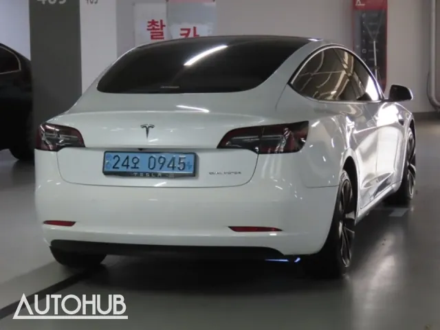 Tesla Model 3 2022 photo 3