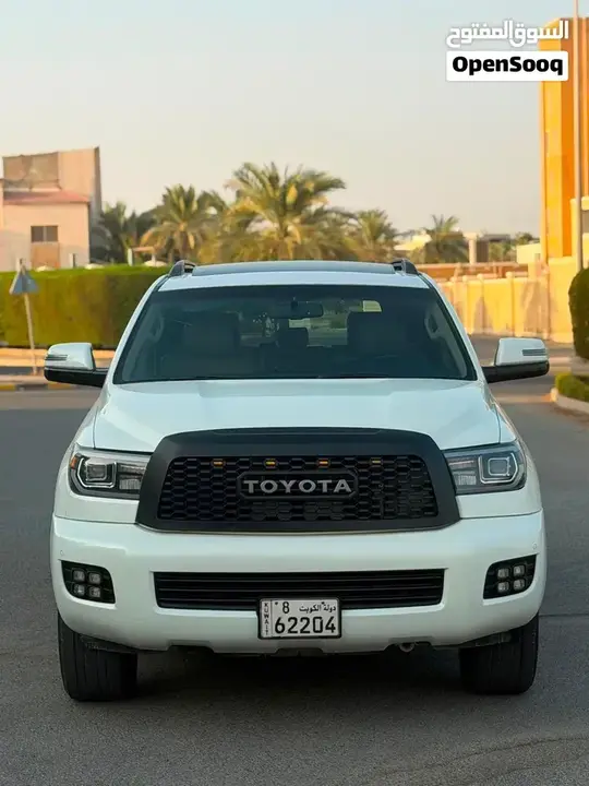 Toyota Sequoia 2012 photo 2