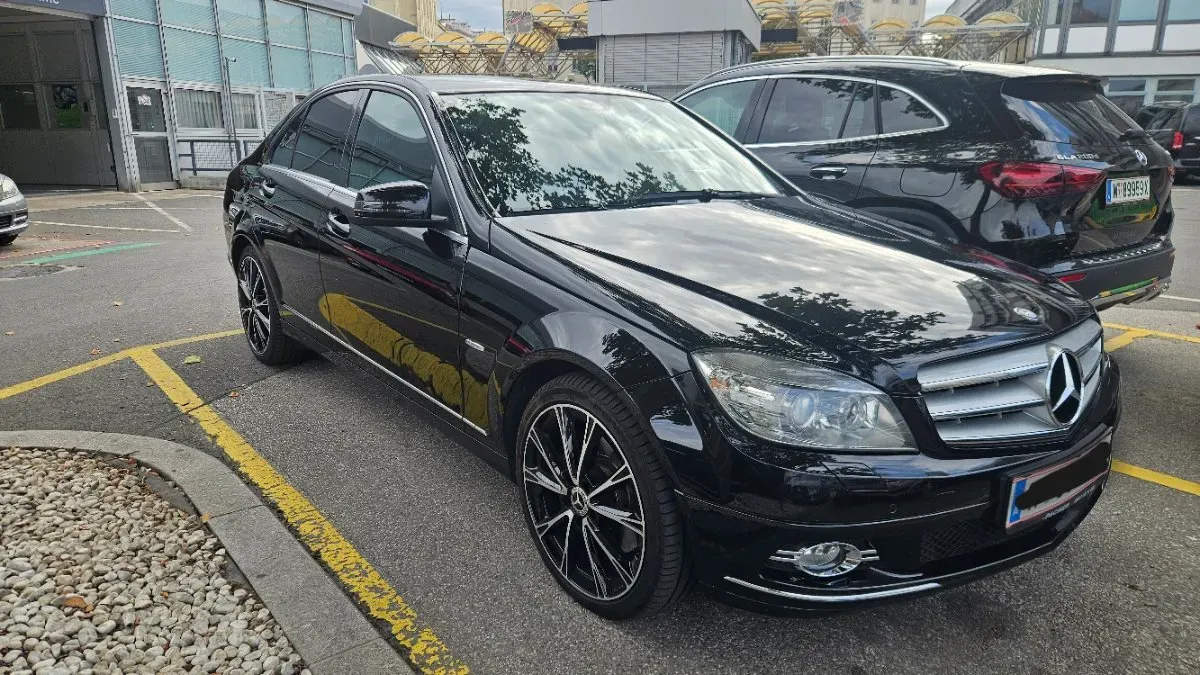 Mercedes-Benz C-Class 2010 photo 2