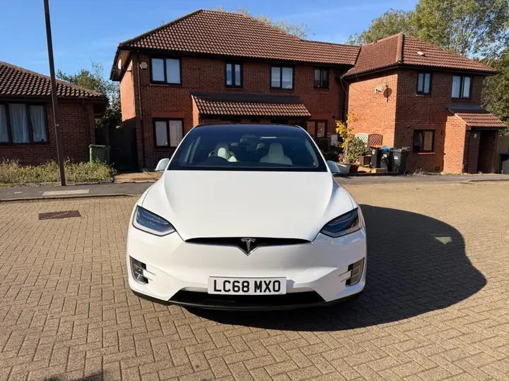 Tesla Model X 2018 photo 2