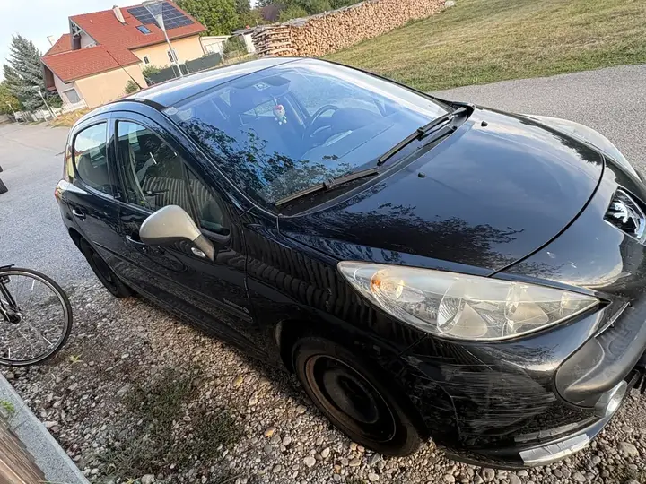 Peugeot 207 2009 photo 3