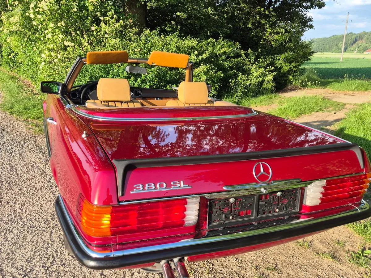Mercedes-Benz Sl-Class 1982 photo 2