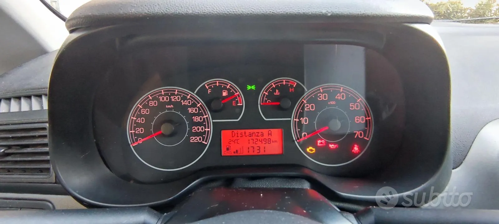 Fiat Grande Punto 2013 photo 3