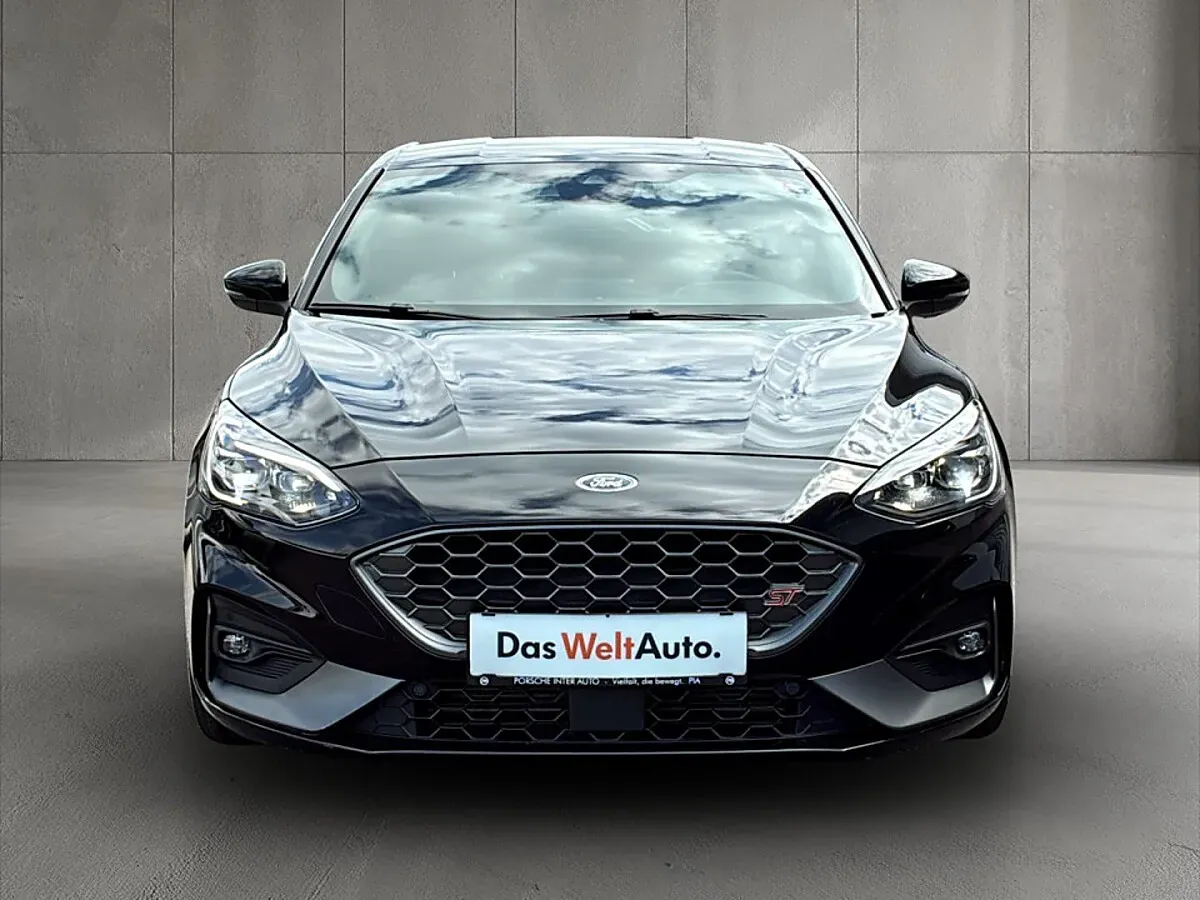 Ford Focus 2022 photo 2