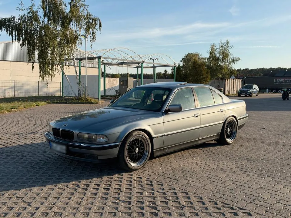BMW 740I