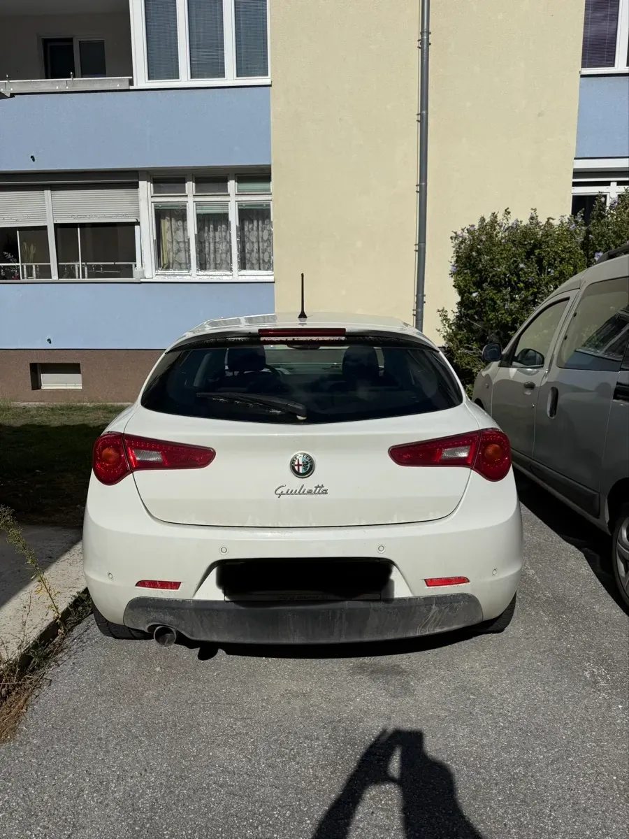 Alfa Romeo Giulietta 2011 photo 2
