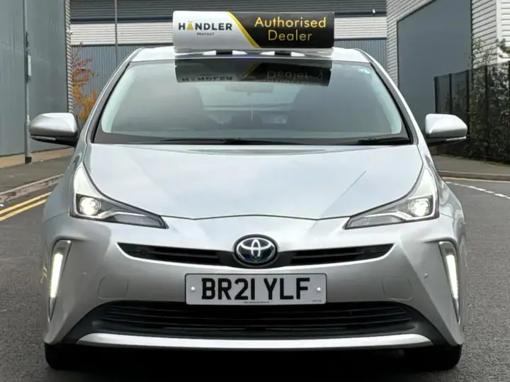 Toyota Prius 2021 photo 2