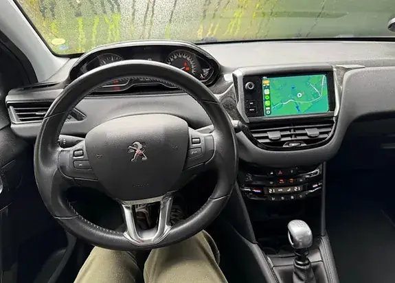 Peugeot 208 2019 photo 3