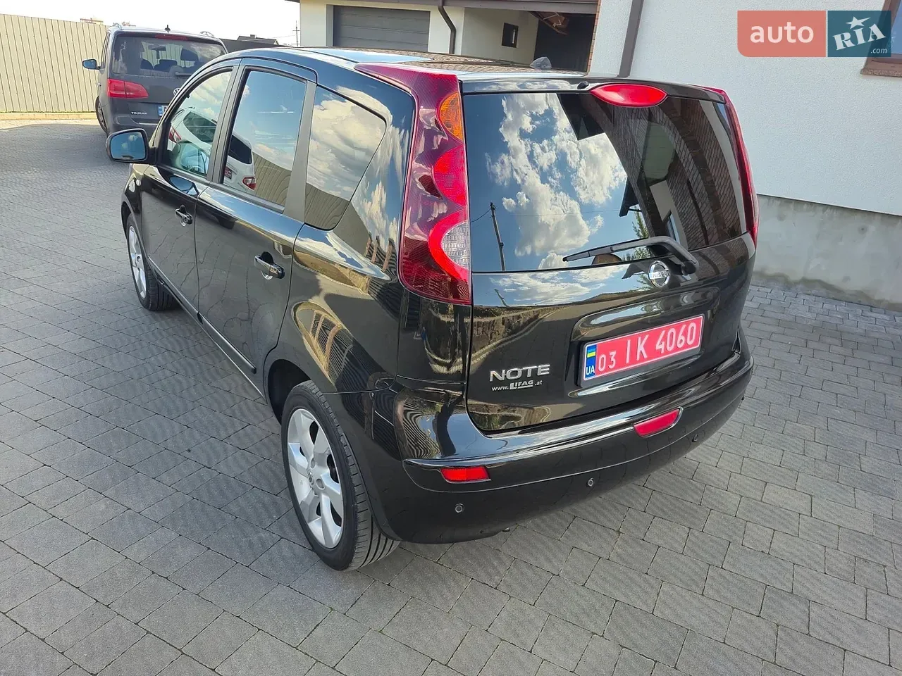 Nissan Note 2010 photo 4