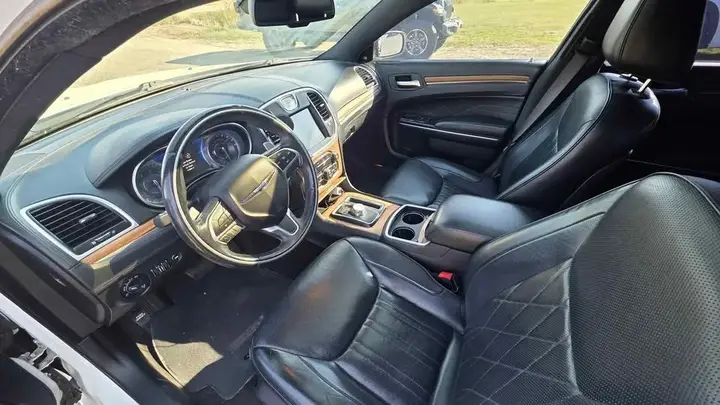 Chrysler 300C 2015 photo 5