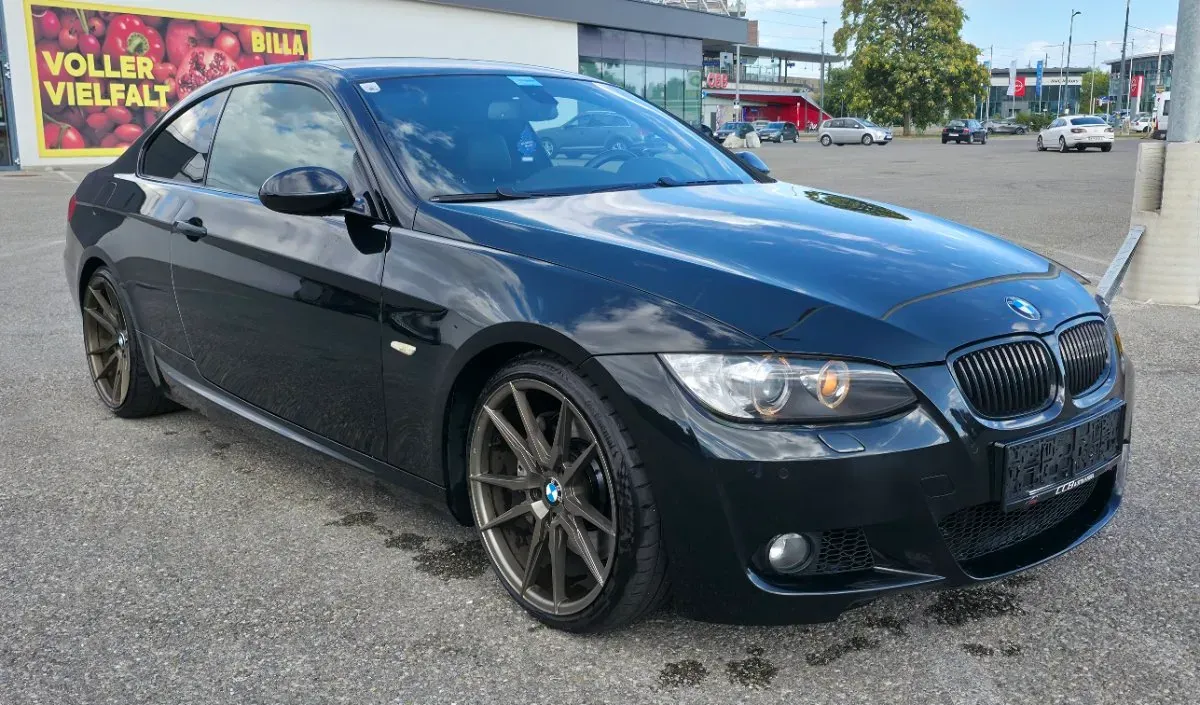 BMW 3 Series 2009 photo 2