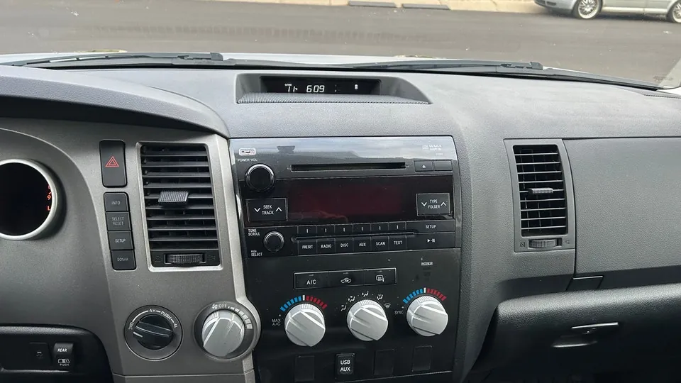 Toyota Tundra 2012 photo 5
