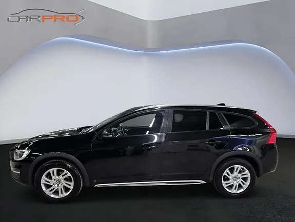 Volvo V60 Cross Country 2018 photo 2