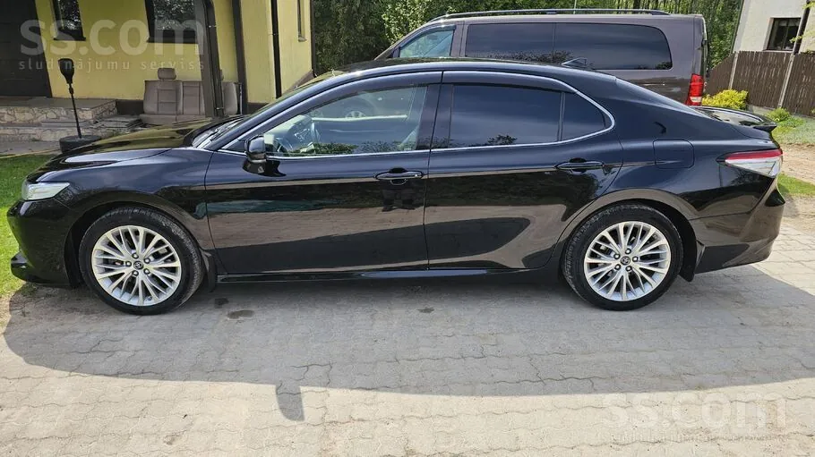 Toyota Camry 2019 photo 2