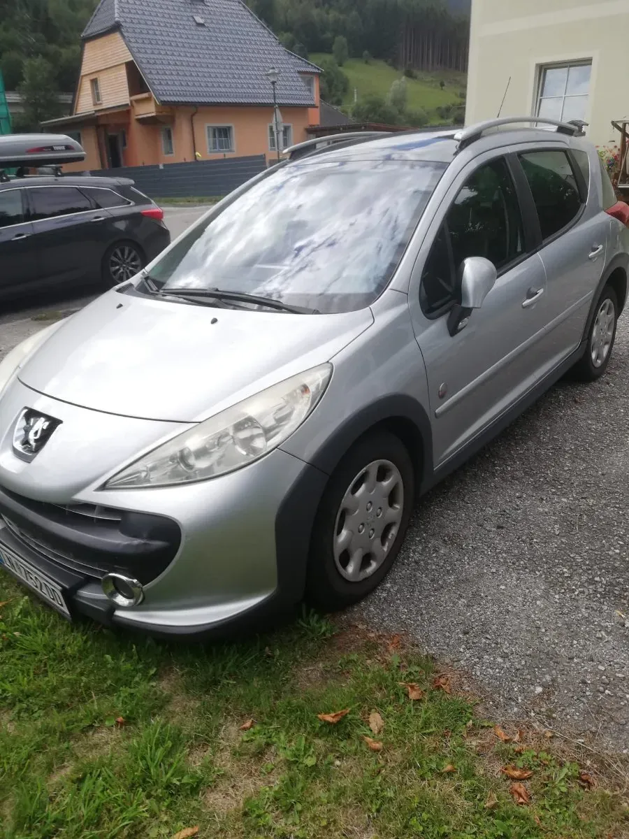 Peugeot 207 2008 photo 2