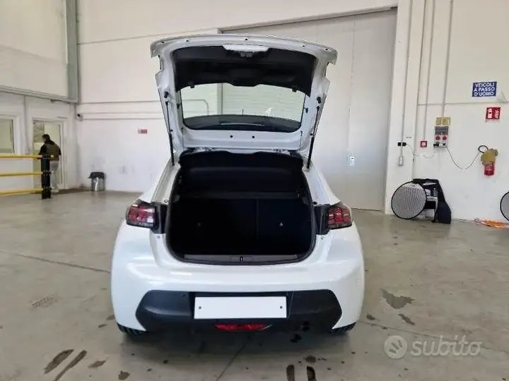 Peugeot 208 2022 photo 5
