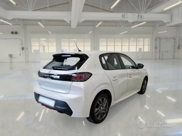Peugeot 208 2022 photo 2