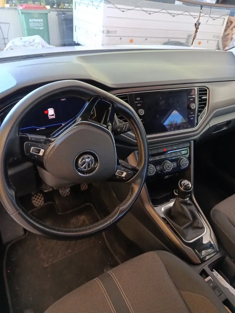 Volkswagen T-Roc 2019 photo 2