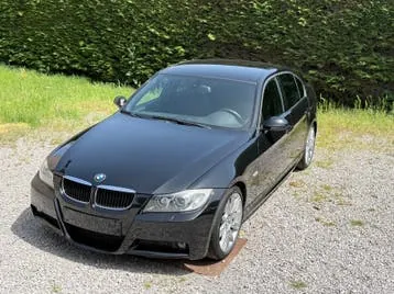 BMW 320D 2009 photo 2