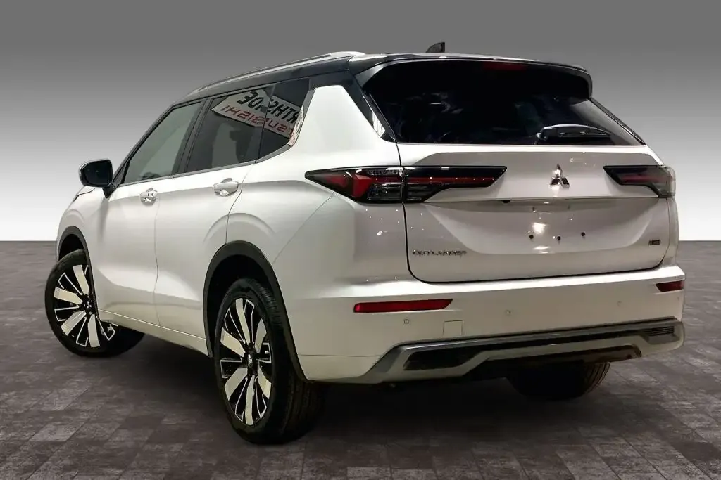 Mitsubishi Outlander 2026 photo 3
