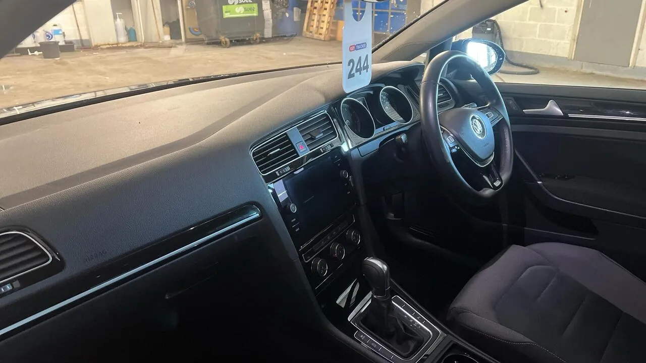 Volkswagen Golf 2017 photo 2
