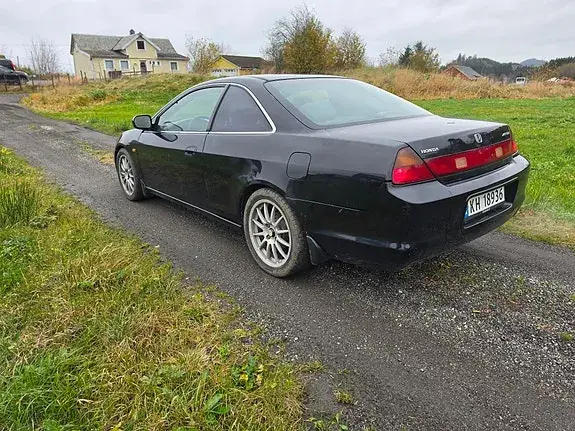 Honda Accord 2000 photo 4