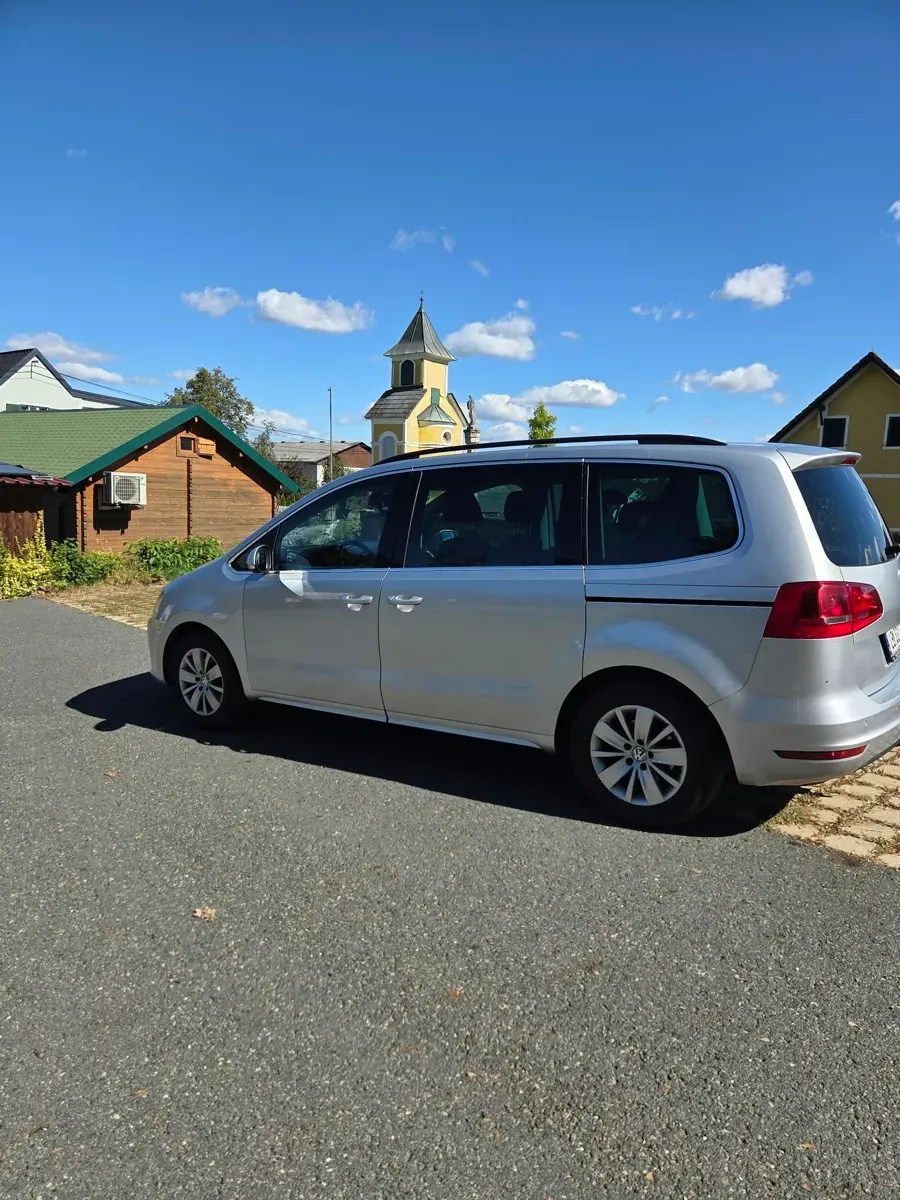 Volkswagen Sharan 2011 photo 2